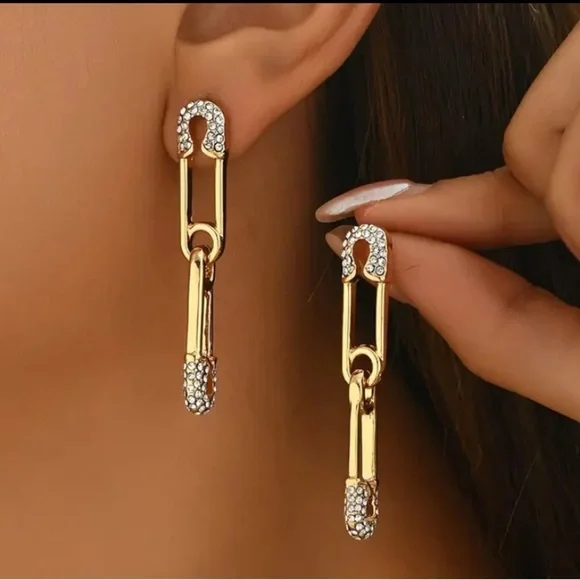 Elegant Gold and Silver Hoop Earrings with Intricate Detailing - Picture 4 of 5